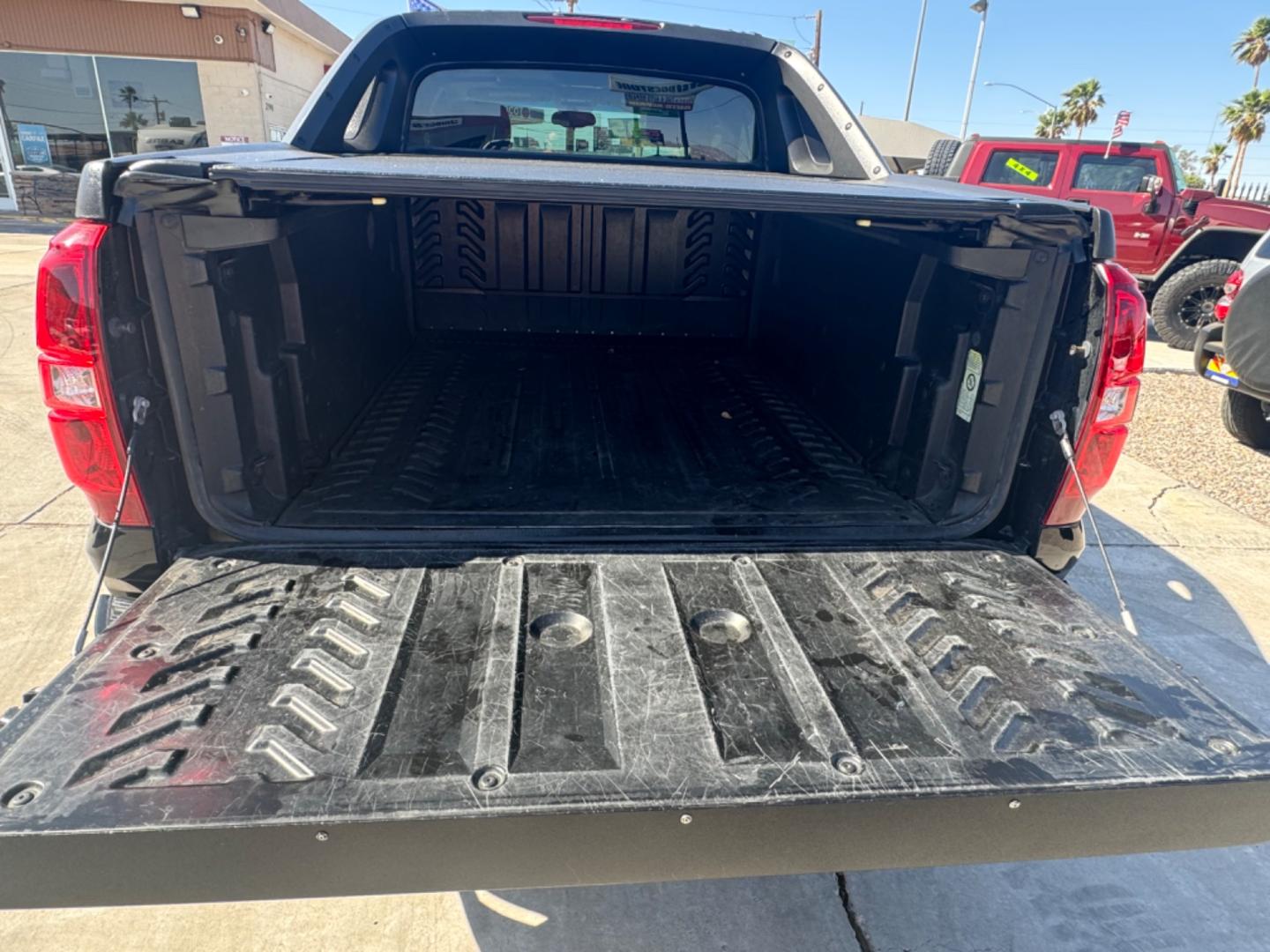 2011 Black /Black Chevrolet Avalanche (3GNTKFE31BG) , located at 2190 Hwy 95, Bullhead City, AZ, 86442, (928) 704-0060, 0.000000, 0.000000 - 2011 Chevrolet avalanche z71 . New motor with receipts . Lots of new parts . Lift kit , custom tires and wheels . 1 owner . Super clean , great running truck - Photo#11